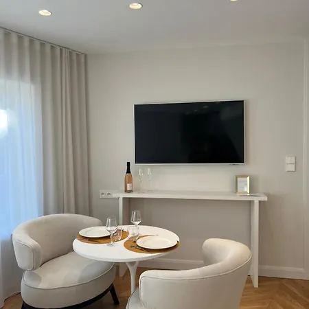 O Verso Du Chateau - 11 بارْ